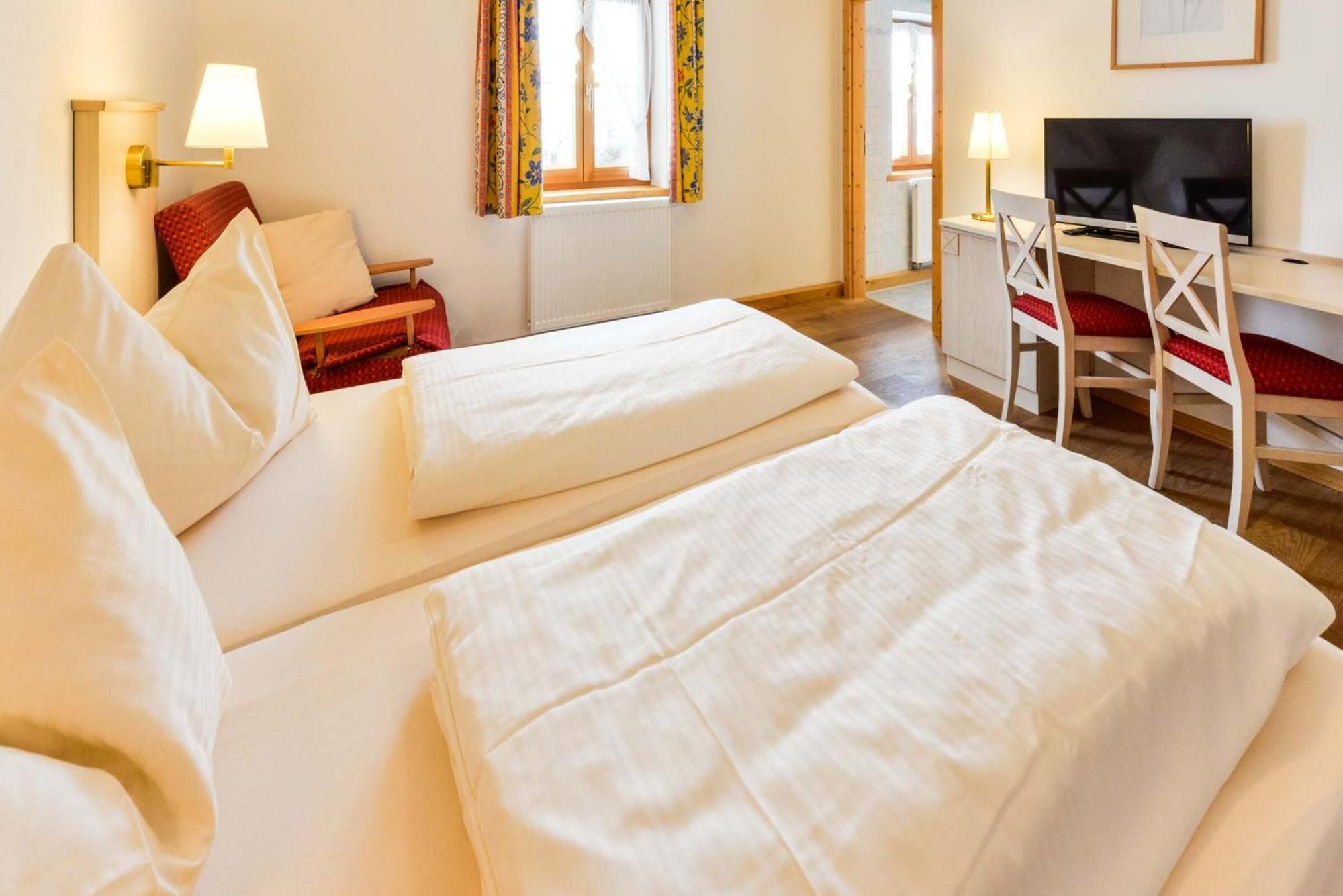 Landhotel Und Gasthof Kirchberger Wildsteig Habitación foto
